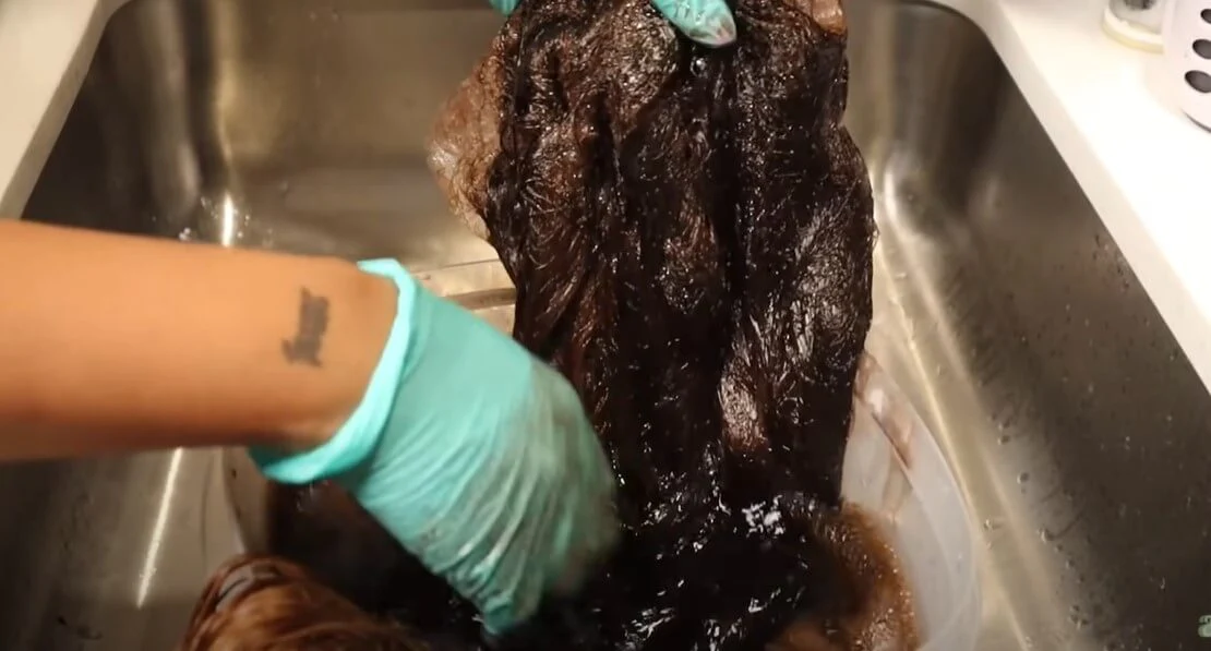 Dip the wig into the tub of colored water